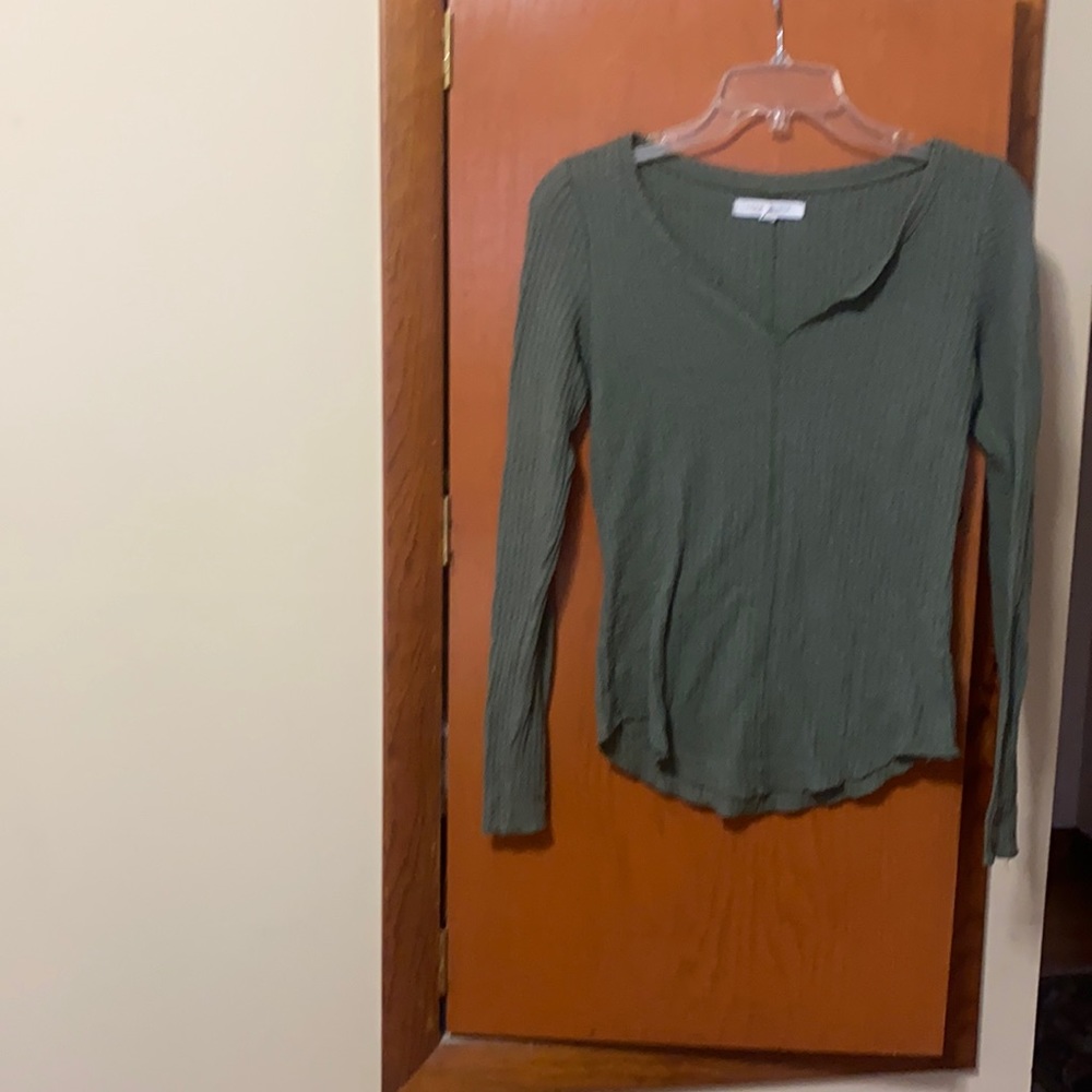 Women’s Long Sleeve Aeropostale Thermal Size S/P.